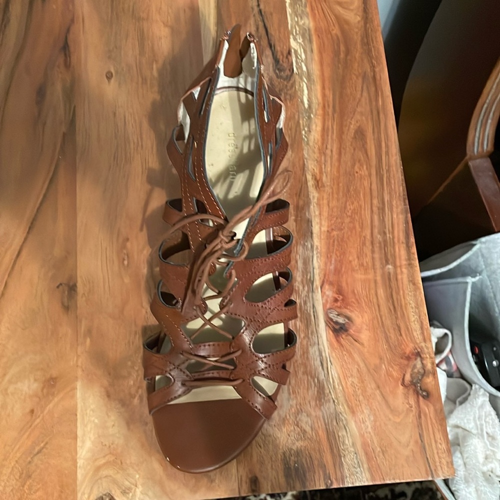 Brown wedge